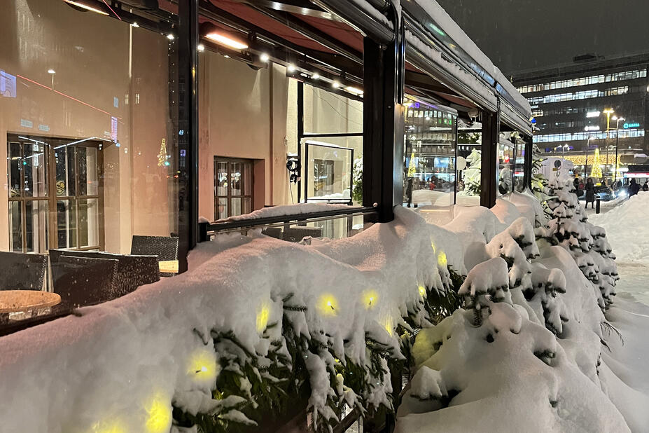 Lasitettu terassi talvella