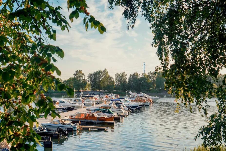 Båtar i hamnen.