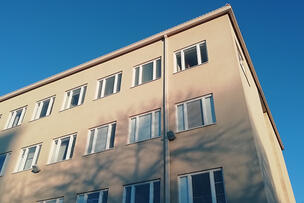 Helsingin kuvataidelukion rakennus Torkkelinmäellä.