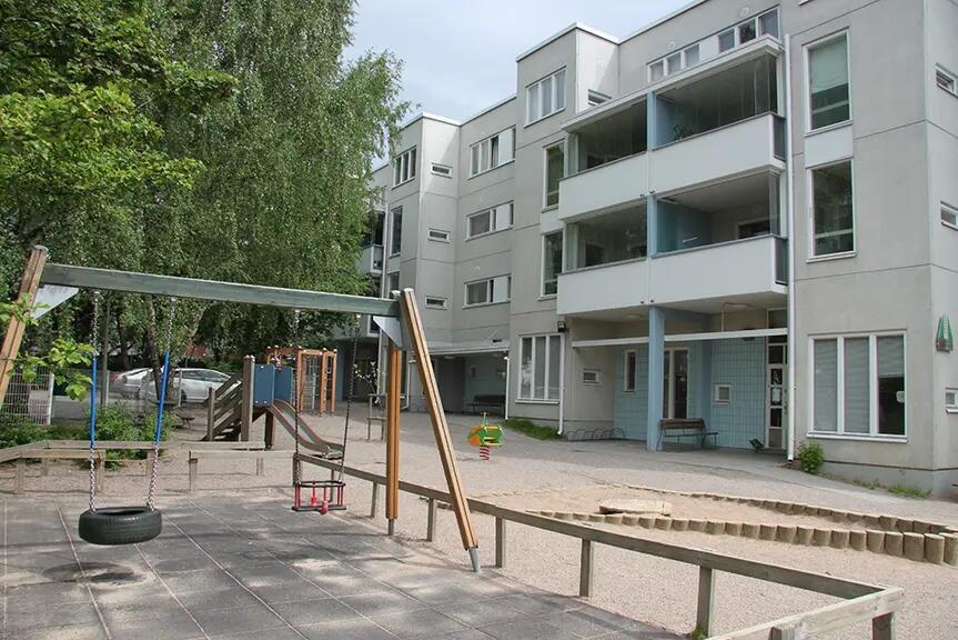 Päiväkoti Puimurin piha ja sisäänkäynti