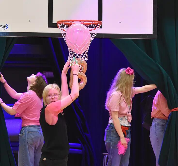 Kakkoset valmistelevat Barbie-diskoa ykkösille